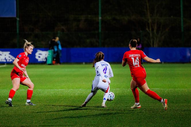 e4077f16-99ae-4367-bb86-9a045e3ef991 Défis économiques du football féminin en France