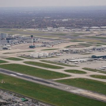 Perturbations Aériennes Massives au Royaume-Uni : Un Incident à Heathrow