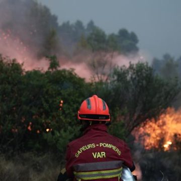 Les Pompiers Réclament Davantage de Moyens Après un Été d&rsquo;Incendies Dévastateurs