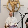 Le voyage du pape Léon XIV en France : rencontres avec les fidèles et moments de prière