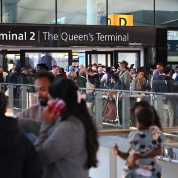 Perturbations majeures dans les aéroports britanniques en raison d&rsquo;une panne