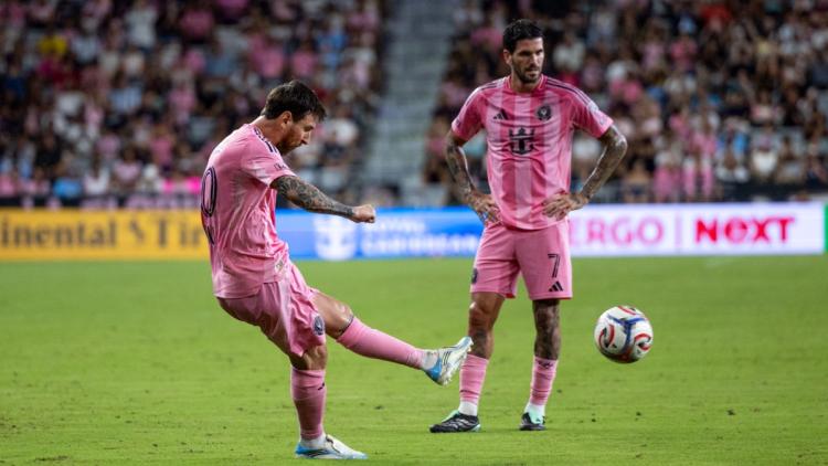 f28bc9f0-c872-4fb4-b701-599ce73387cd Lionel Messi et son 75e coup franc en carrière