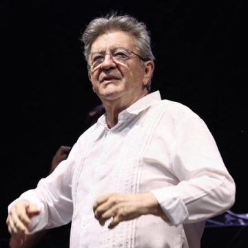 Jean-Luc Mélenchon appelle à une régulation internationale de l&rsquo;IA