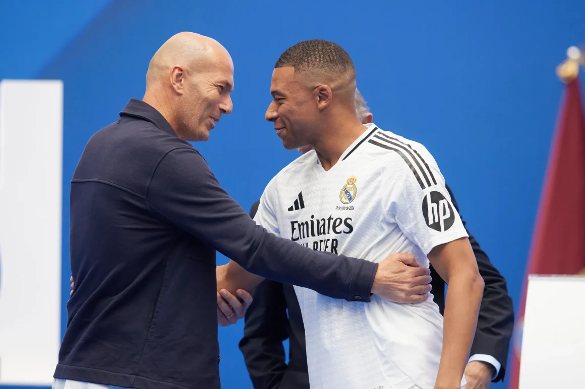 f75ce07e-4422-4d25-8169-483208d67467 Zinedine Zidane annonce sa première liste de l’équipe de France