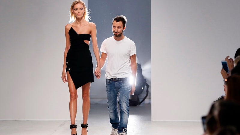 f903c743-773a-461f-afe5-42053c7b0419 Changements potentiels chez Saint Laurent et Anthony Vaccarello