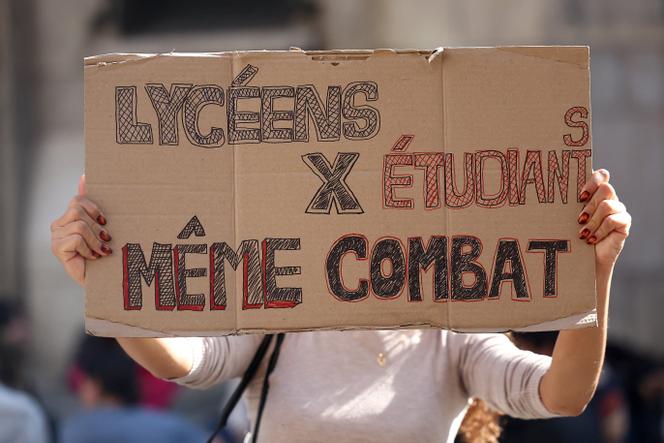 02bf2d54-36d5-408f-8ba0-060ba8d75a56 Blocage des lycées et des universités : la plateforme de revendications de la jeunesse