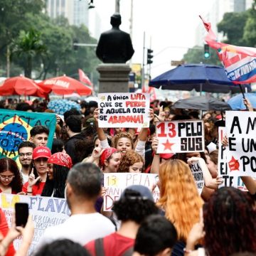 Students march in defense of education and democracy in Rio de Janeiro L’éducation supérieure au cœur des débats au Brésil