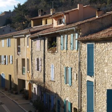 Vitrolles-en-Luberon cherche un exploitant pour son bar-restaurant-gîte