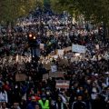 Les dirigeants de gauche critiquent le changement de parcours de manifestation