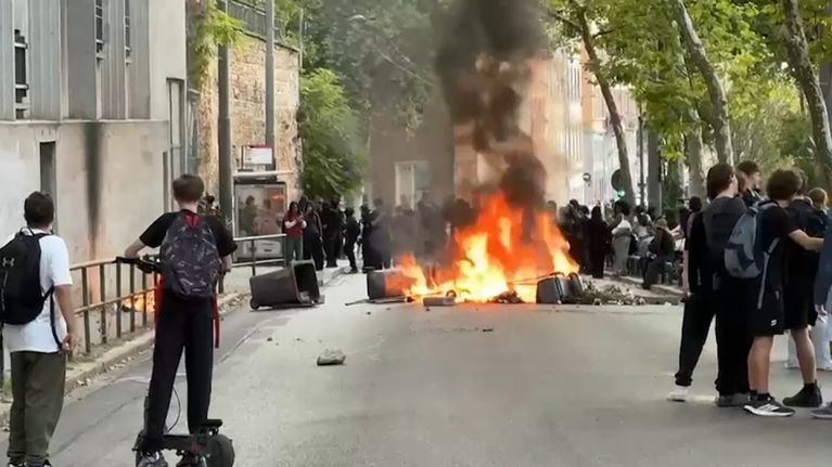 0d9dff62-d388-4b5a-8e2d-7c0803bd8e93 Responsabilité des casseurs lors des blocus dans les lycées