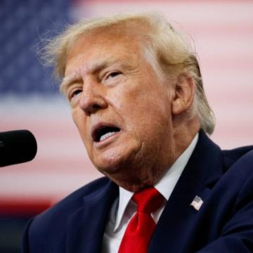119b6205-c07f-45f8-bb78-30f19b853b53 Donald Trump critique la politique migratoire française