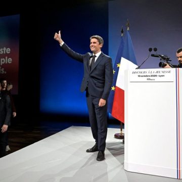 Gabriel Attal propose un pacte pour la jeunesse lors d&rsquo;un meeting à Lyon
