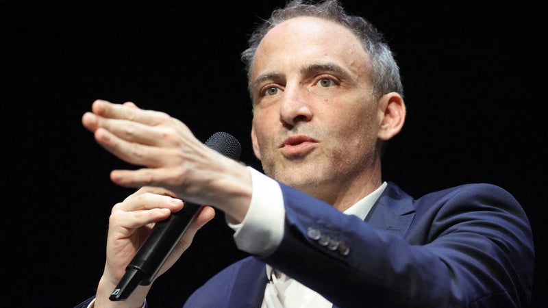 3328c0ef-34b3-471f-8ea9-0985a7cb5090 Raphaël Glucksmann accuse La France insoumise de harcèlement
