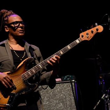 Michel Alibo : un maître du jazz fusion fête 50 ans de carrière