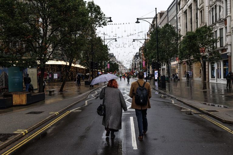 Oxford Street Becomes Pedestrian Plaza In Time For Christmas Shoppers La piétonnisation d’Oxford Street à Londres