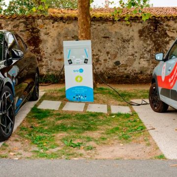 Débat sur le Véhicule Électrique et ses Enjeux Actuels