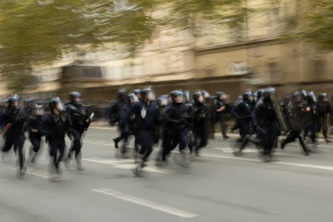 Macron refuse la démission de Nuñez et exige une nouvelle doctrine de sécurité