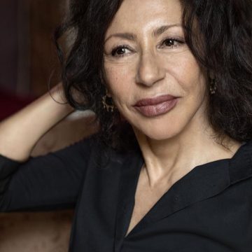 Exploration des thématiques dans l&rsquo;œuvre de Yasmina Reza