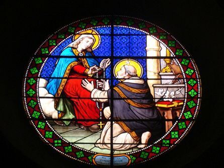 607dd0ff-67a6-44e0-a5a4-87ba419e99df La tradition de Notre-Dame du Rosaire et sa signification