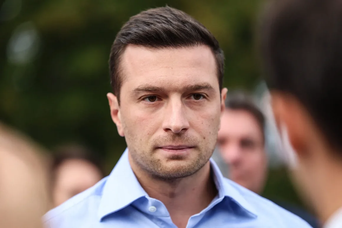 6134245c-11c0-4d25-b4f6-7b6b3f897ad2 Jordan Bardella accusé de mensonges dans une affaire de propos antisémites