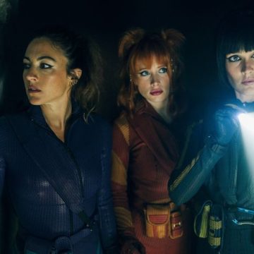 61dae2de-e5ed-4bd0-b8a9-e732bf8cc0cf La complicité des actrices de « Cat’s Eyes » brille à l’écran et en dehors