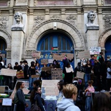 667cfc1c-69e0-439a-8a19-8c40516d5214 Réponse du gouvernement à la crise lycéenne