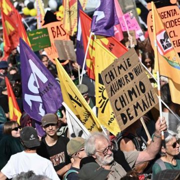 66836895-598f-49a0-ba2c-3ca620647da5 Manifestation contre les pesticides près d’une usine Syngenta