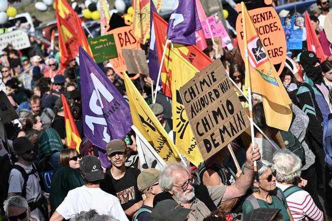 66836895-598f-49a0-ba2c-3ca620647da5 Manifestation contre les pesticides près d’une usine Syngenta