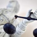 Condamnation d&rsquo;un homme pour un meurtre lié à des croyances complotistes