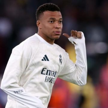 Kylian Mbappé bat un record de Lionel Messi