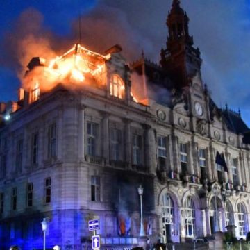 784939b7-f926-4fbb-992f-ba77bcb434f8 Incendies et dégradations : des symboles républicains visés