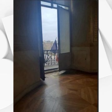 Problèmes de Sécurité au Musée du Louvre : Une Fenêtre Négligée Révèle des Failles