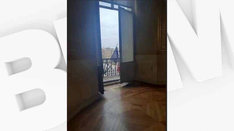 7a0b6bf4-22f7-4a26-b4f4-f4f417b2e377 Problèmes de Sécurité au Musée du Louvre : Une Fenêtre Négligée Révèle des Failles