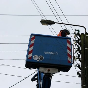 7e41e836-a2f2-4971-996b-cdc9aae282fc Des milliers de foyers bretons et normands privés d’électricité après les tempêtes