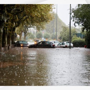 8ae09295-d608-4356-ab00-2c17f82b5e63 À Istres, des voitures prises au piège par les pluies