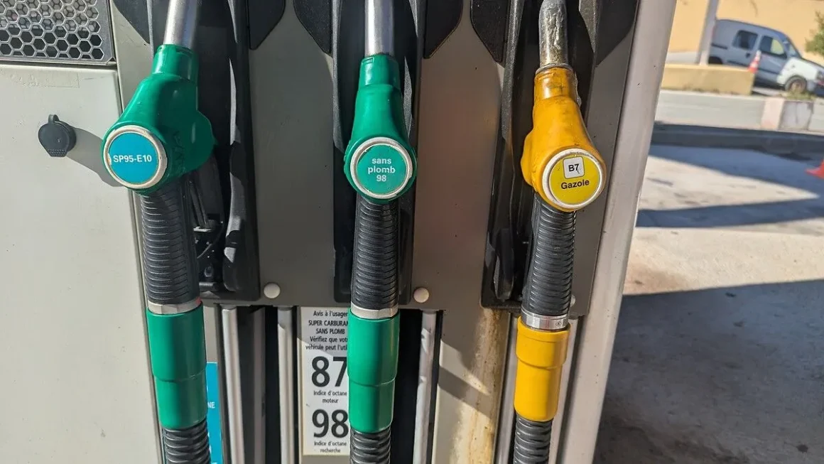 8b1b1300-6cf6-42be-82ed-b87efc4eefbf Accord des dirigeants du G7 sur la libération de gazole et pétrole brut
