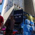 Fusions et suppressions de postes chez Paramount et Warner Bros