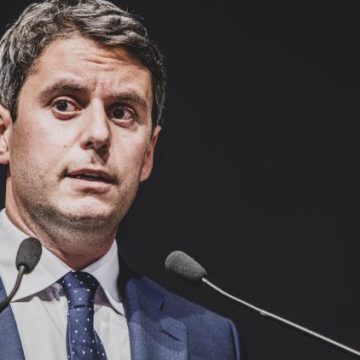 Gabriel Attal appelle à une grande primaire des démocrates