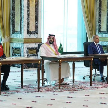 Saudi Arabia, Turkiye And Pakistan Sign Trilateral Defense pact. Un nouvel accord de défense entre Turquie, Arabie Saoudite et Pakistan