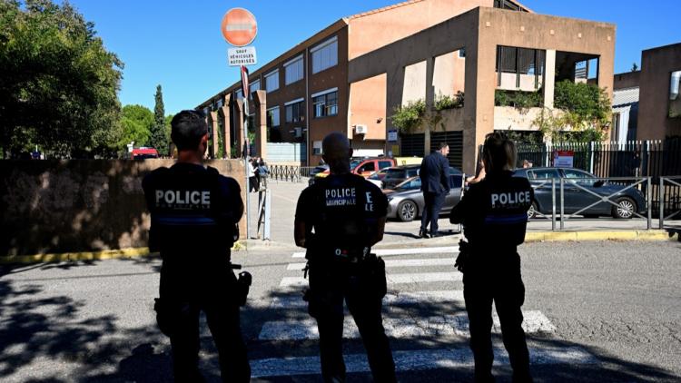 a7d8d74e-67bb-4264-b7ae-e24a0c6eb6ba Un adolescent tire au collège d’Aubagne