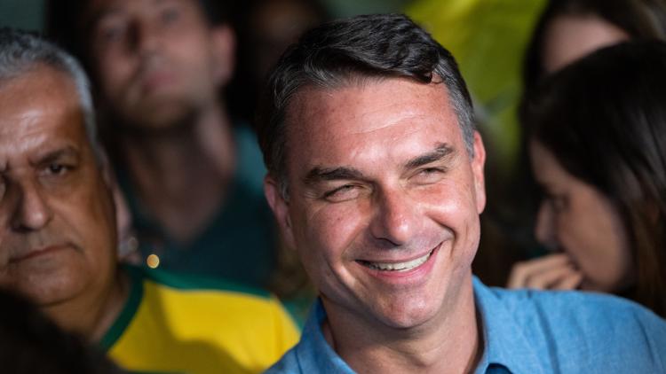 b11bd7c2-06a9-4471-92ca-7d24097f9929 Flavio Bolsonaro en tête du premier tour des élections au Brésil