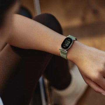 Google présente le Fitbit Edge, un bracelet intelligent pour la santé