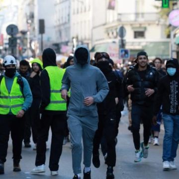 Les gilets jaunes se préparent à manifester pour les libertés publiques