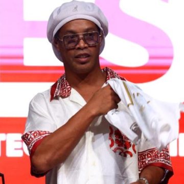 Ronaldinho fait son retour au football à 46 ans