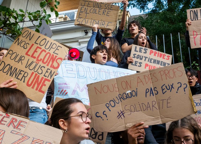 Rassemblement lycée Charles Péguy La Jeunesse Catholique entre Enthousiasme Papal et Contestation Étudiante