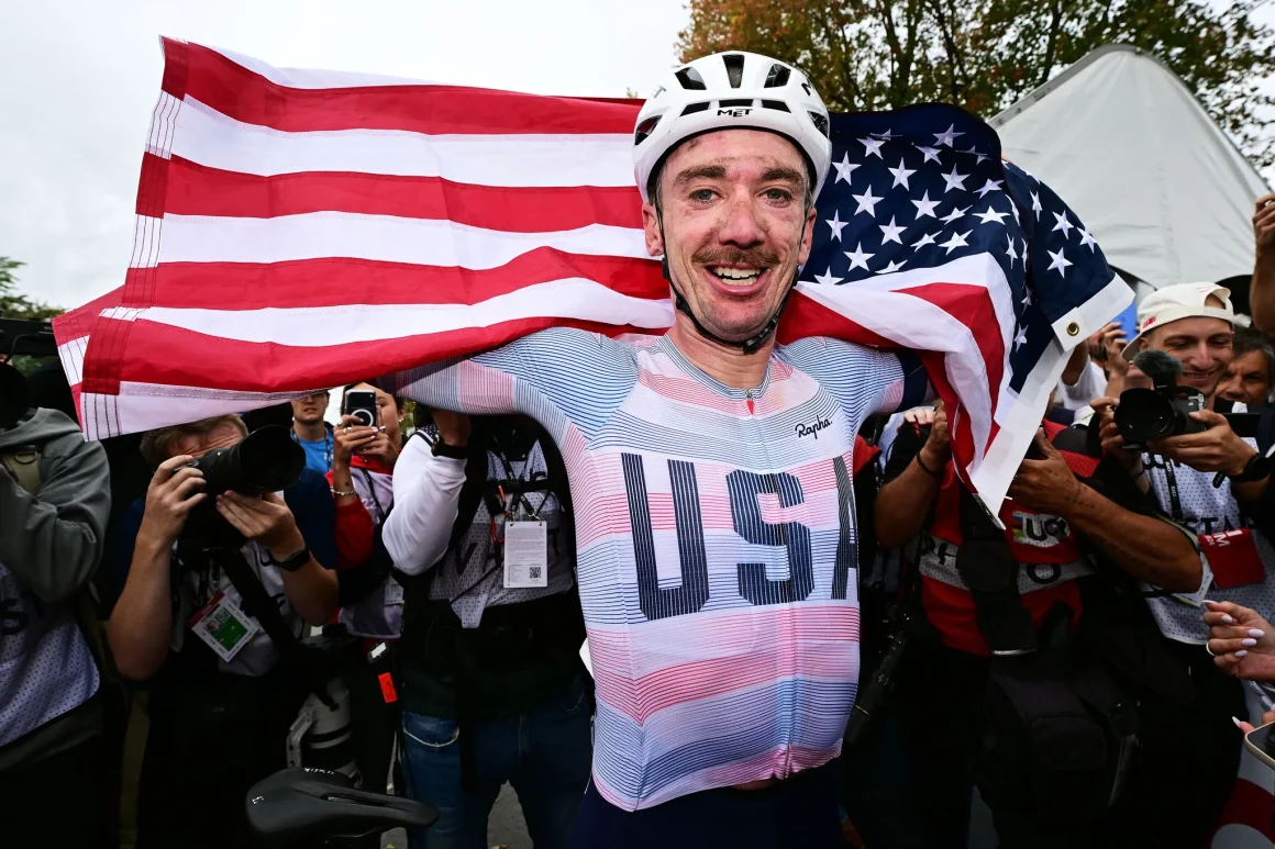 d808f4f5-bbe6-4990-b235-b658e3dfcba3 Le débat sur les oreillettes dans le cyclisme