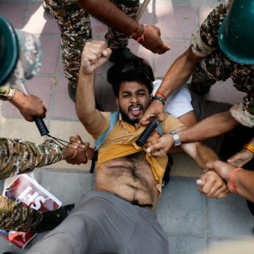 da0b983a-f0dc-4c24-be0b-ea3646ee24a9 New Delhi sous haute tension en raison de manifestations de la jeunesse
