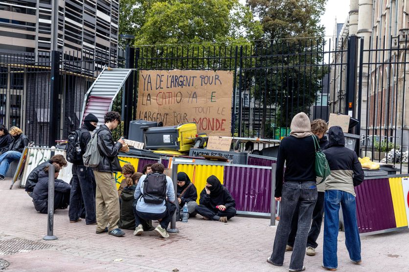 BLOCAGE UNIVERSITE PRIVEE - LA CATHO Mobilisation des étudiants face aux blocages universitaires