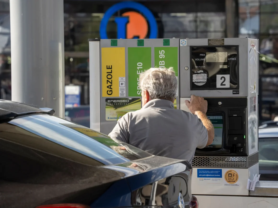 dc813f69-9741-4c70-829a-2bcf34b22cf1 Le gouvernement vise à réduire les prix du carburant