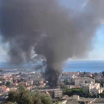 decae8dc-bb36-4442-838a-5d017a3cc6bd Incendie sur la toiture d’un immeuble à Saint-Laurent-du-Var